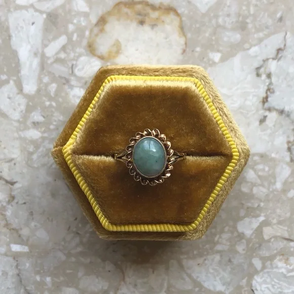 Jade Oval Yellow Gold Victorian Vintage Ring - Picture 3 of 11